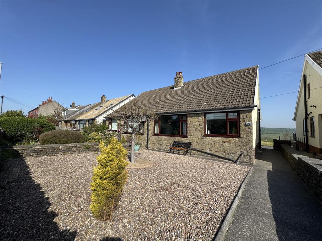 Main image of property: Huddersfield Road, Skelmanthorpe, Huddersfield, HD8 9AS