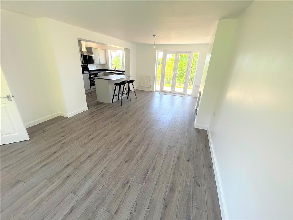 House in Newport - View 4