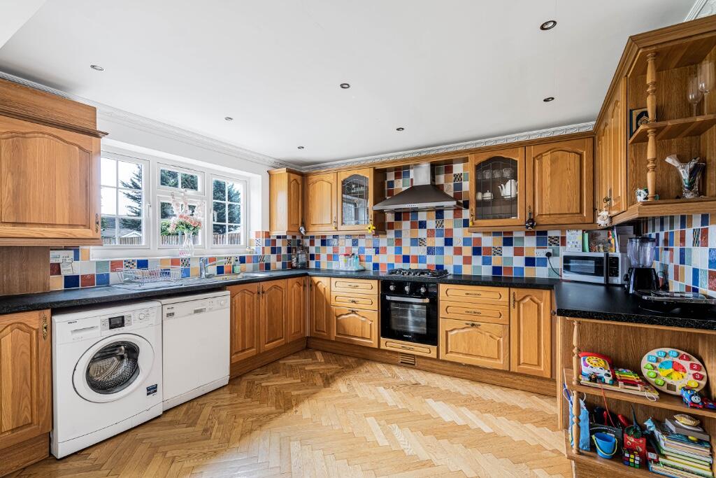 Langley Road, Slough, Berkshire, SL3 photo 3