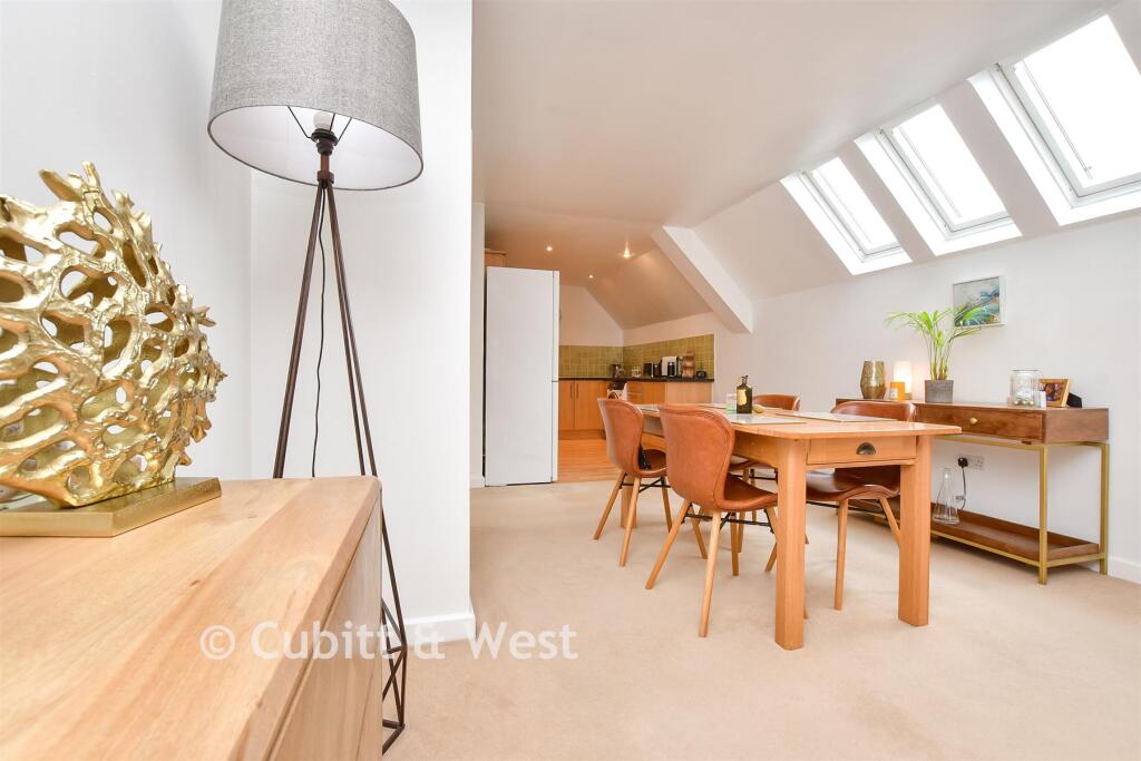 Apartment in Kingston upon Thames - View 5