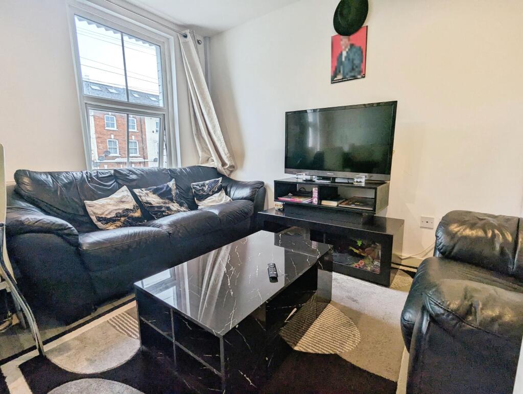 Apartment in Reading, Katesgrove - View 4