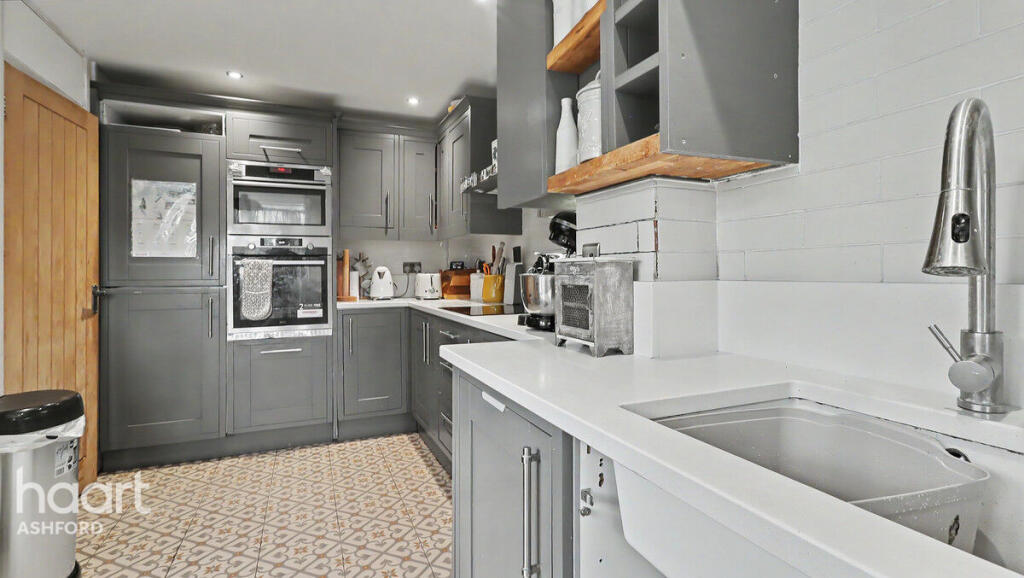 3-bed terraced on Brecon Rise, Ashford, £300,000