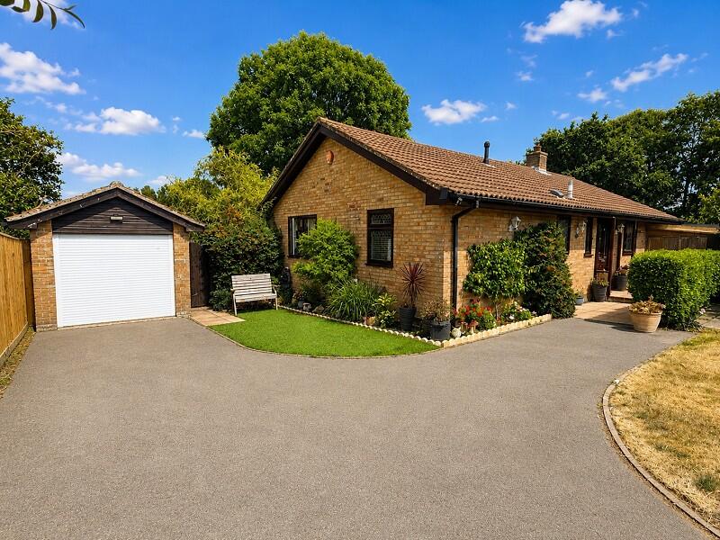 Ashdown Walk, New Milton, Hampshire. BH25 6TX