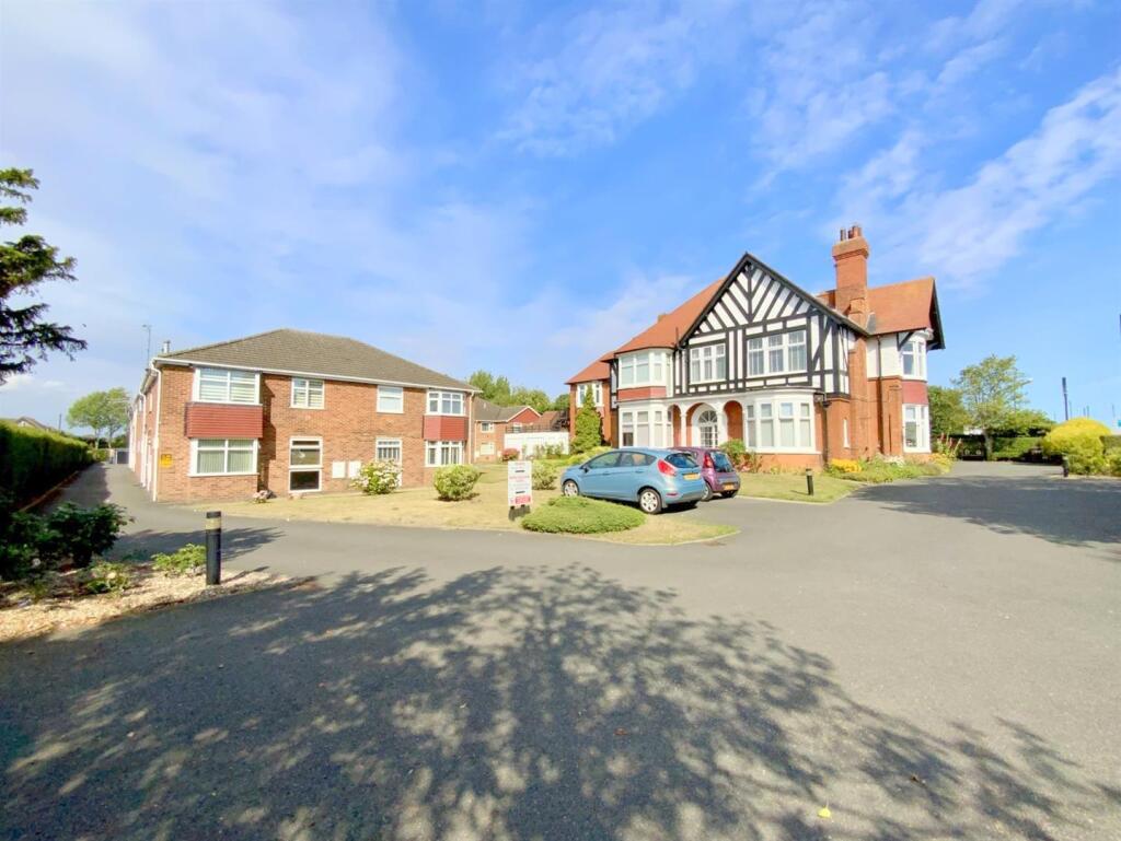 1-bed flat on Kings Road, Cleethorpes, £90,000