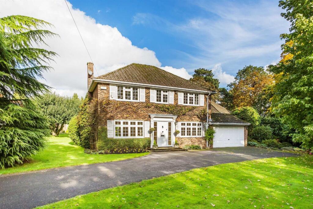 4-bed detached on Greenhurst Lane, Hurst Green, £1,025,000
