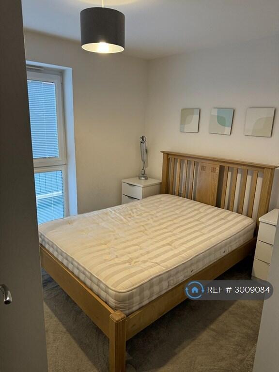 Apartment in Hertsmere, Elstree and Borehamwood - More