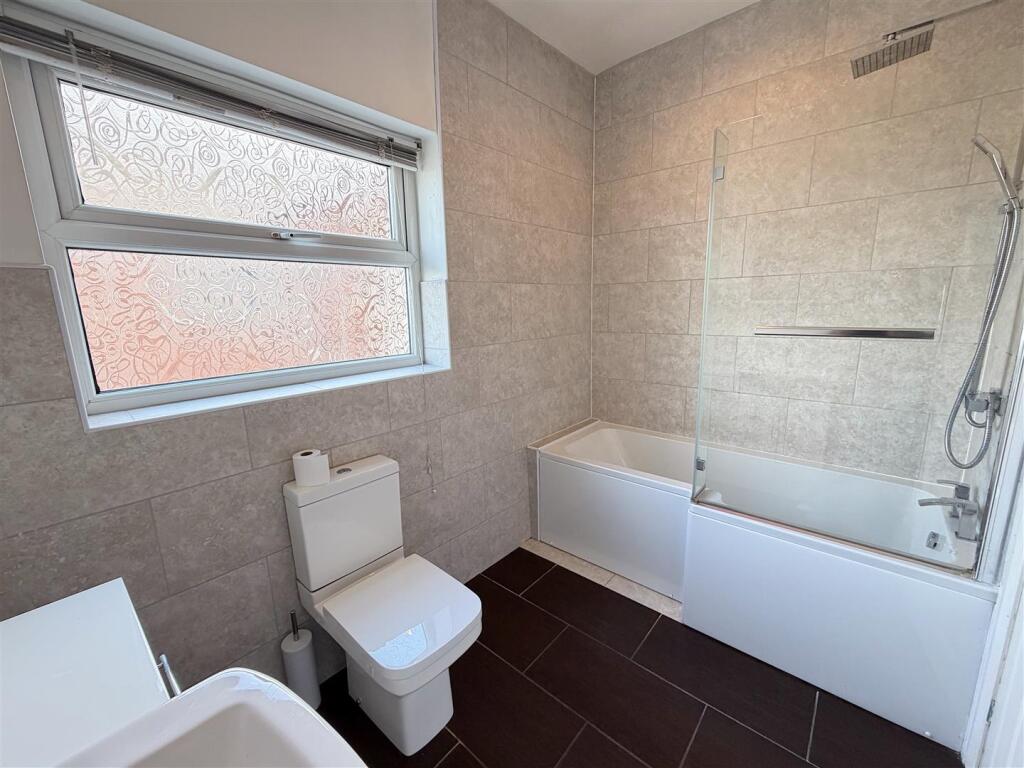 House in Wrexham, Rhosddu - View 4
