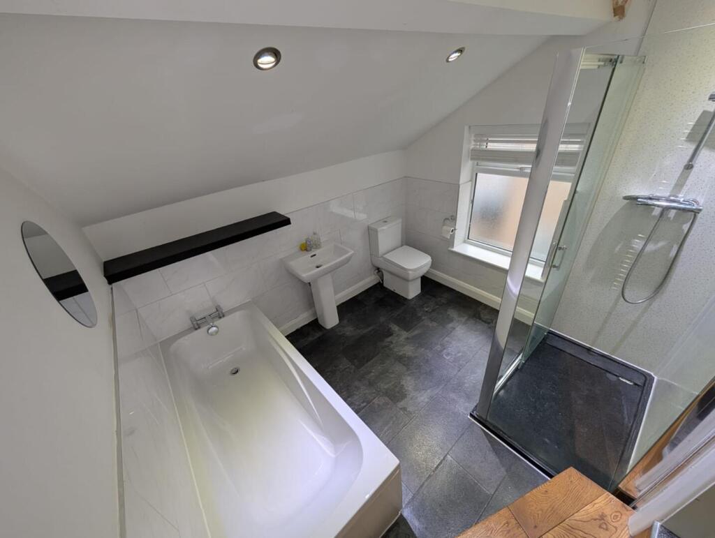 House in Chesterfield, Derbyshire - View 4