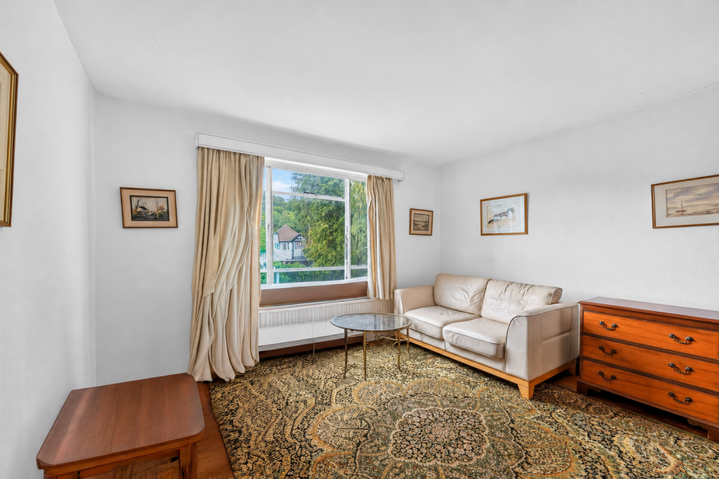 House in Reigate and Banstead, Surrey - More