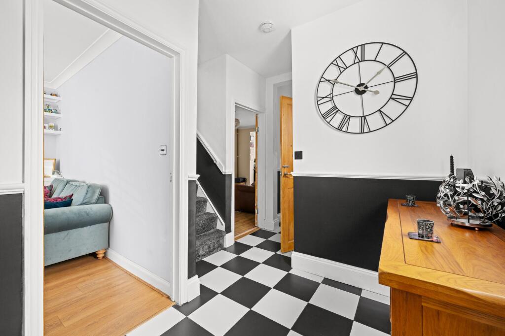 House in Sevenoaks, West Kingsdown - More