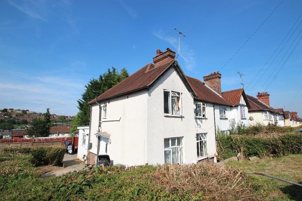 House in High Wycombe, Centre Square, Daws Hill - View 4