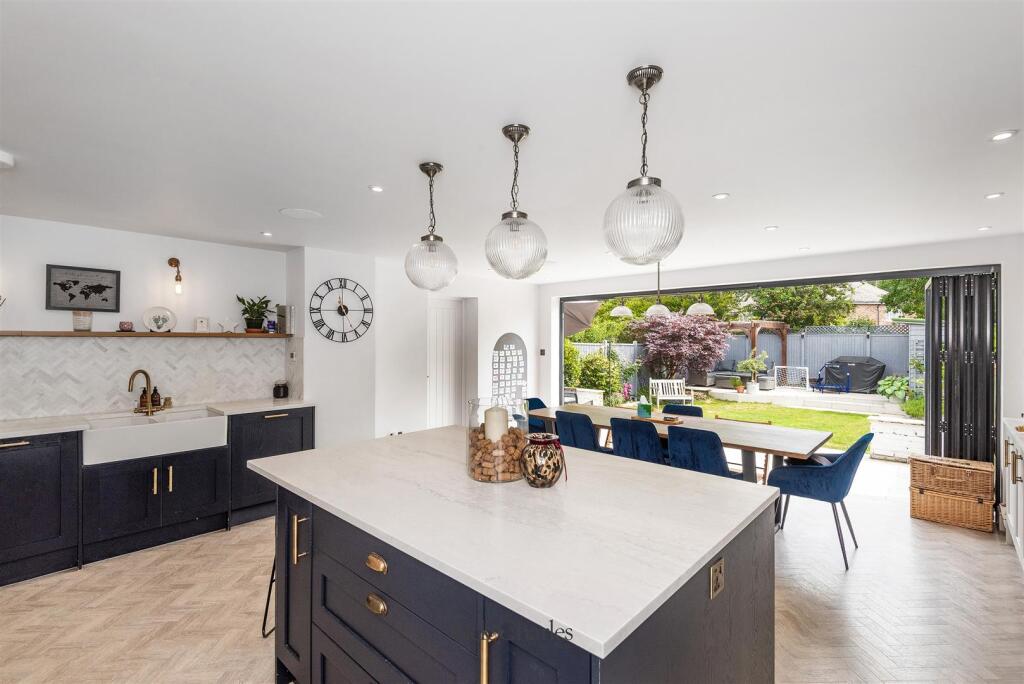 House in Tonbridge and Malling, Kent - More