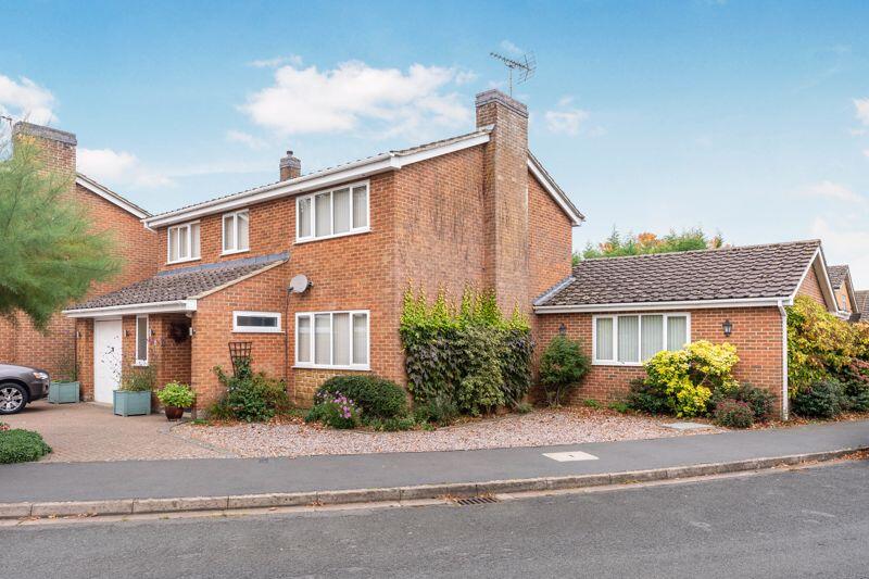 5-bed detached on Wheatley Close, Banbury - Purpose built annexe, £625,000