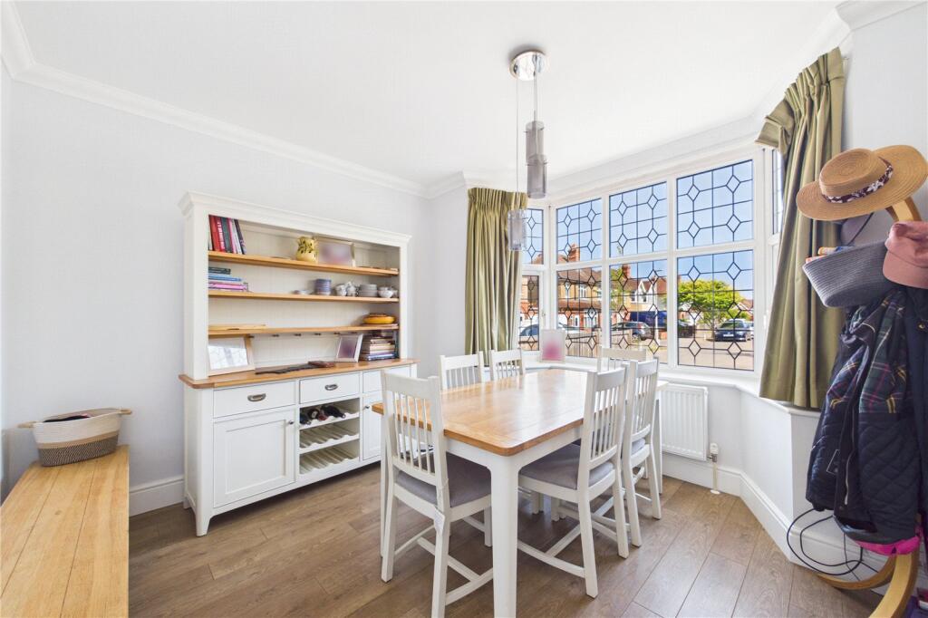 House in Reading, The Triangle, Tilehurst - More