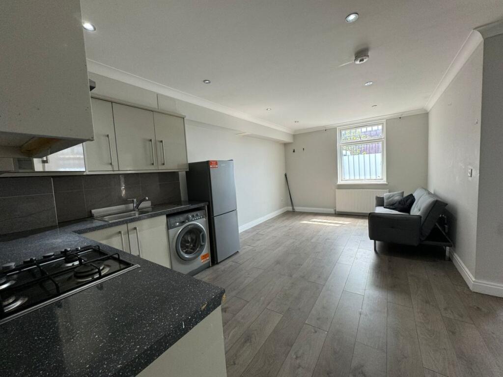 Apartment in Slough - View 3