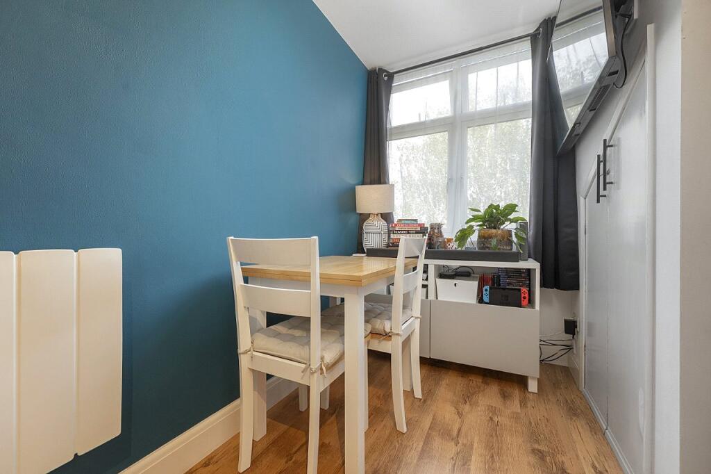 Apartment in Sutton - More