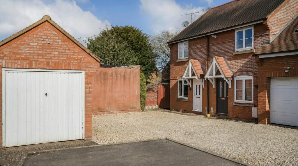 Main image of property: Horseshoes Place, Thame, Oxfordshire, OX9