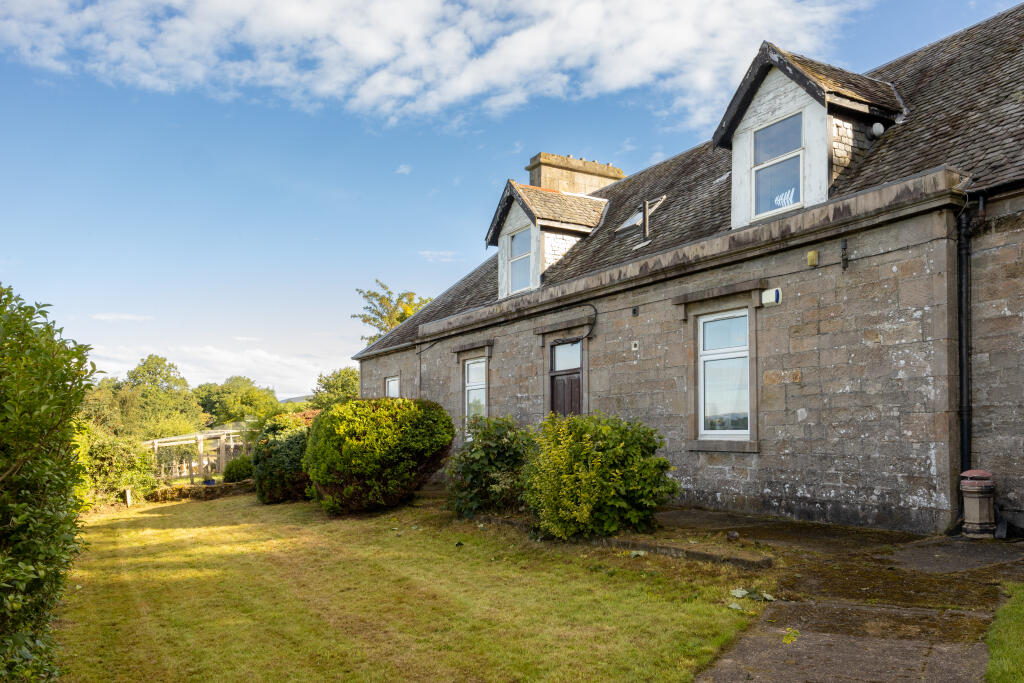 B, Colgrain Farm House, Cardross, Argyll And Bute - View 4