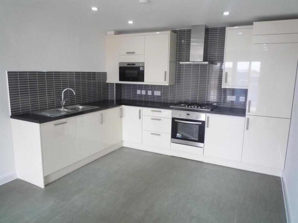 Apartment in Ilford - View 3