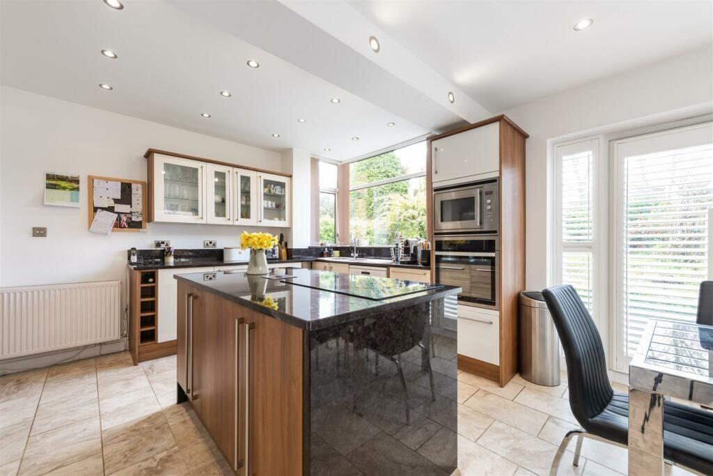House in Solihull, Ulverley Green - More