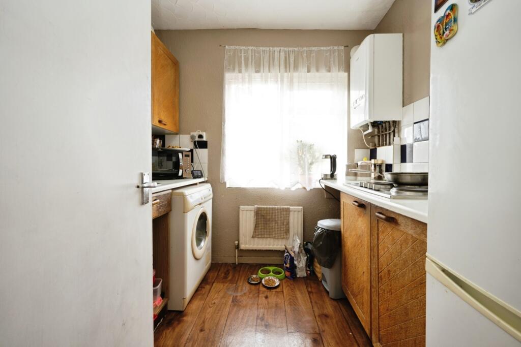 Apartment in Milton Keynes, Bedford - View 4