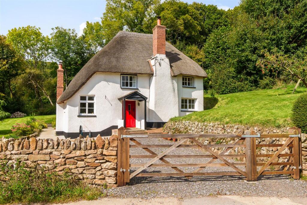 3-bed detached on Kennford, Exeter, £500,000