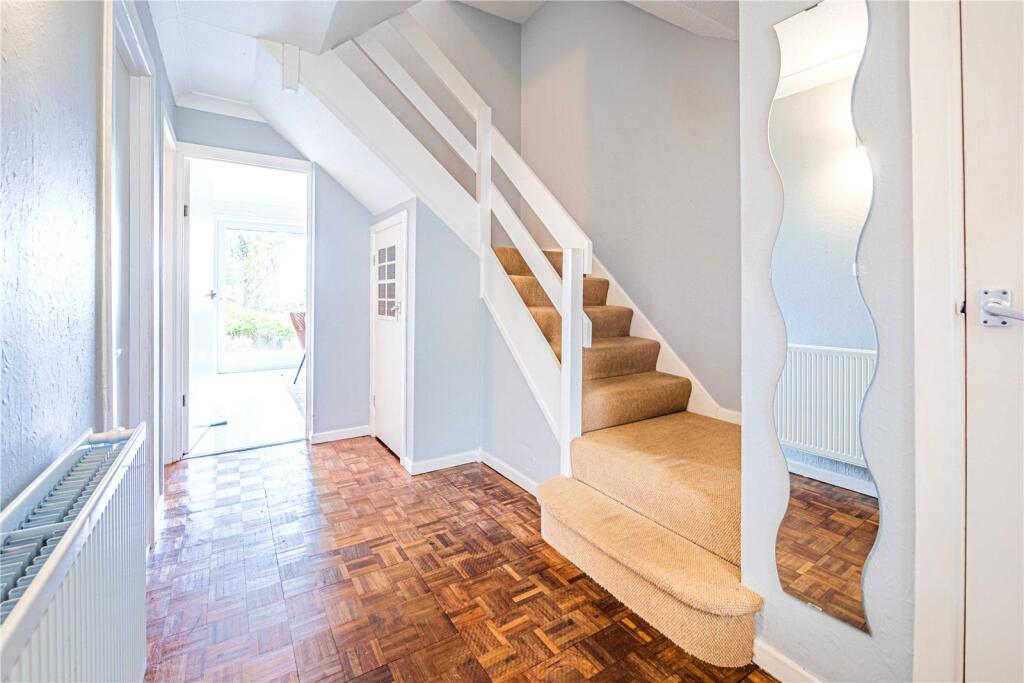 Ivinghoe Road, Bushey, Hertfordshire, WD23 photo 4
