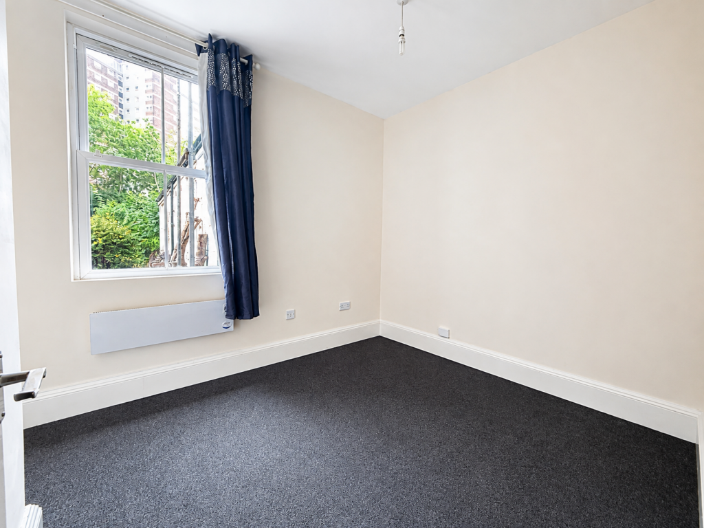 Apartment in Dudley, West Midlands - View 4