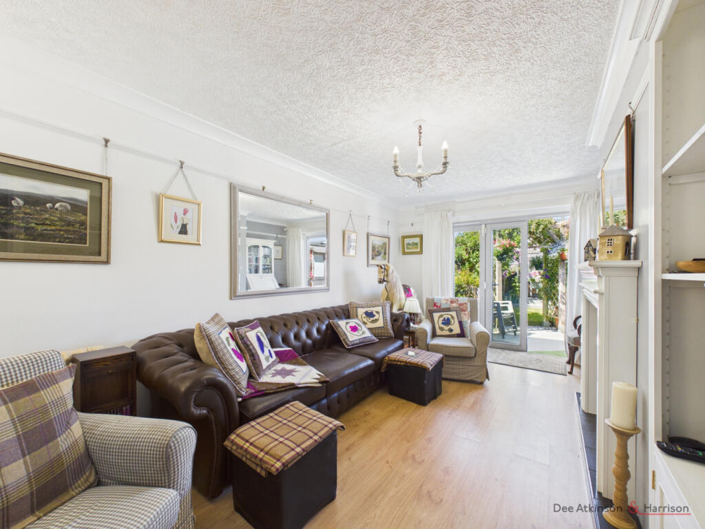 Westlands Road, Sproatley, HU11 4XG photo 2