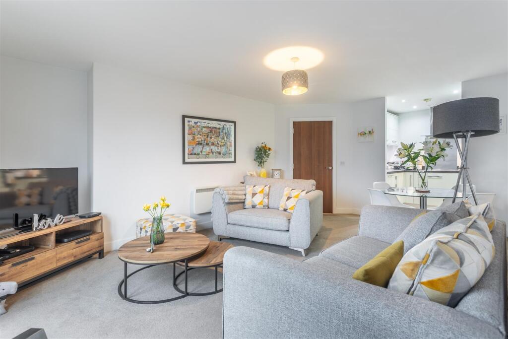 Apartment in Newcastle upon Tyne - View 5