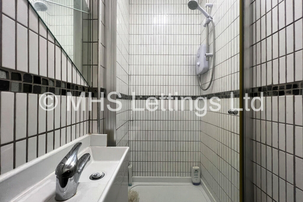 6 bedroom terraced house for rent