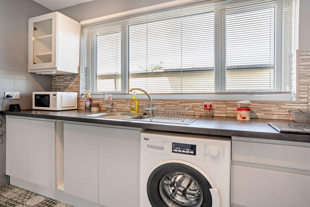 Apartment in Cardiff, Sully and Lavernock - View 3