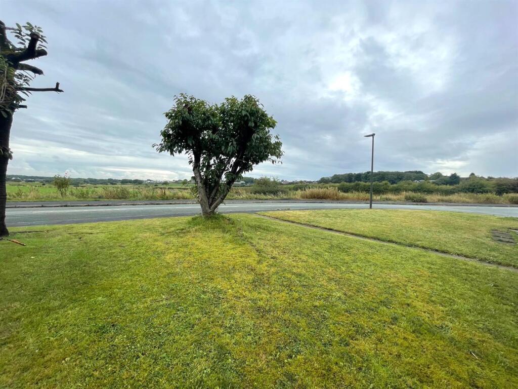 Lincoln Drive, Aspull, Wigan photo 2