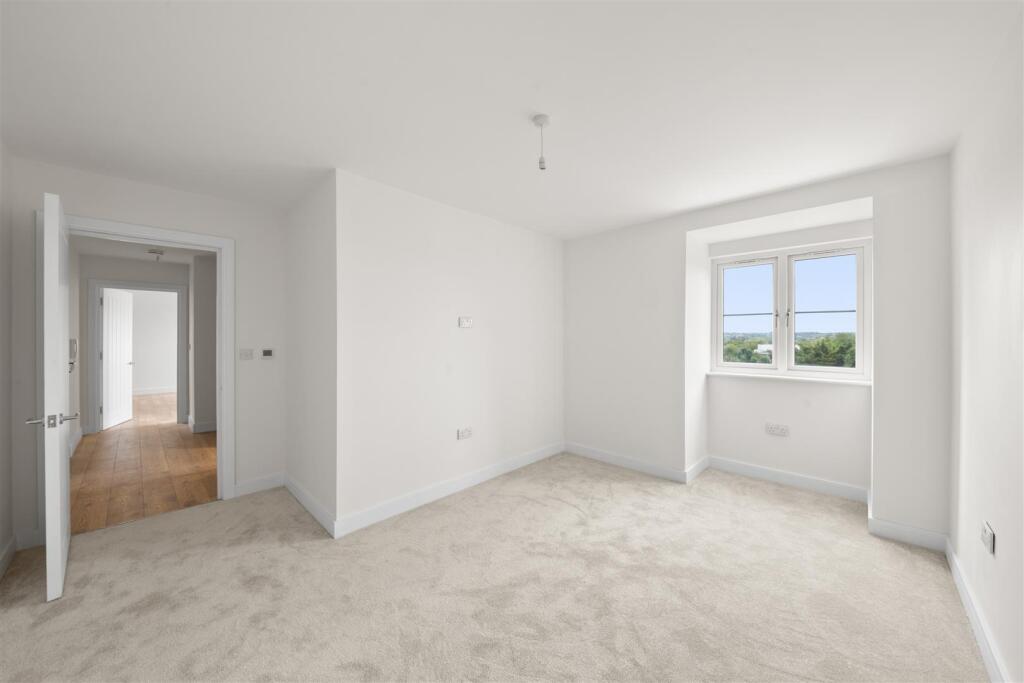Apartment in Southall - View 5