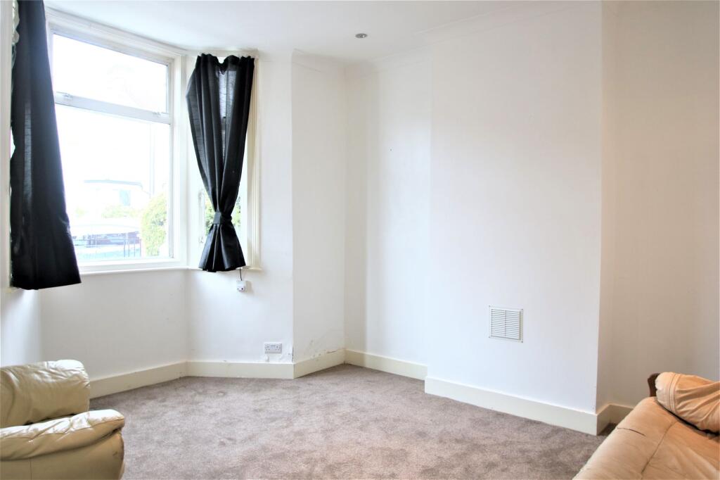 House in London, Manor Park, Streatham - More