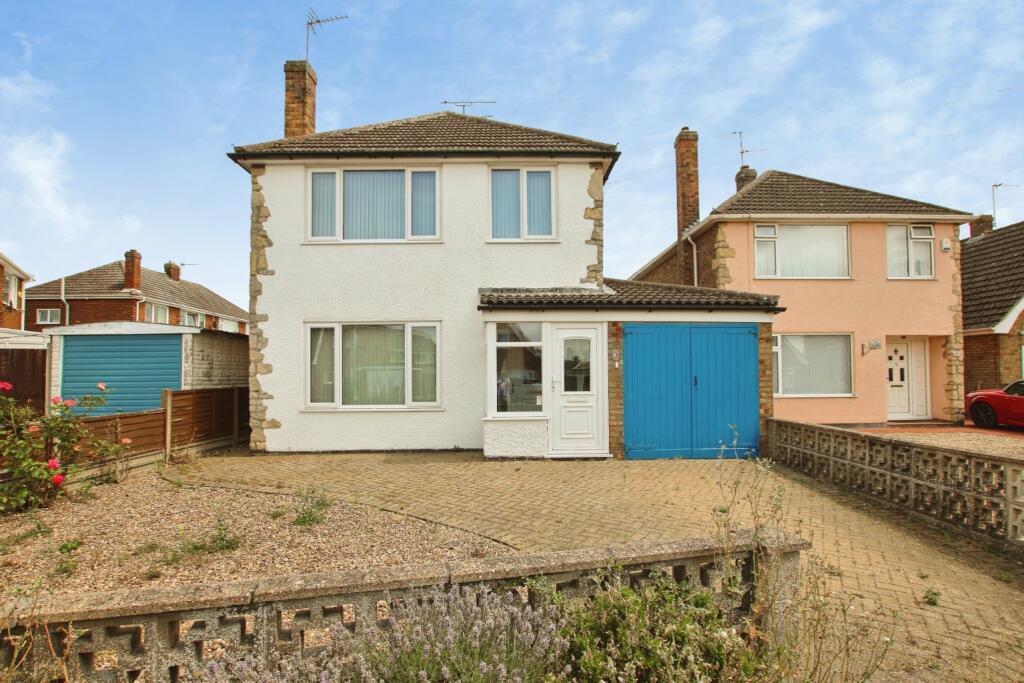3-bed detached on Redwood Drive, Waddington, £250,000