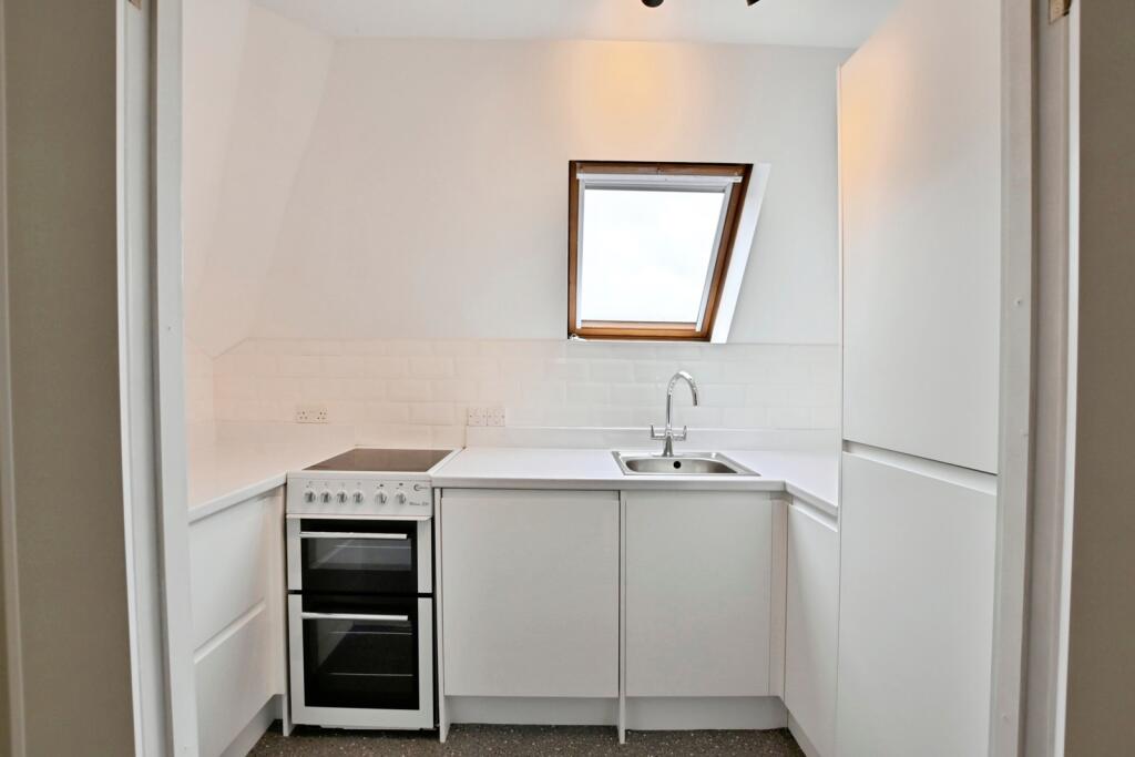 Russell Court, MIDHURST, West Sussex, GU29 photo 4