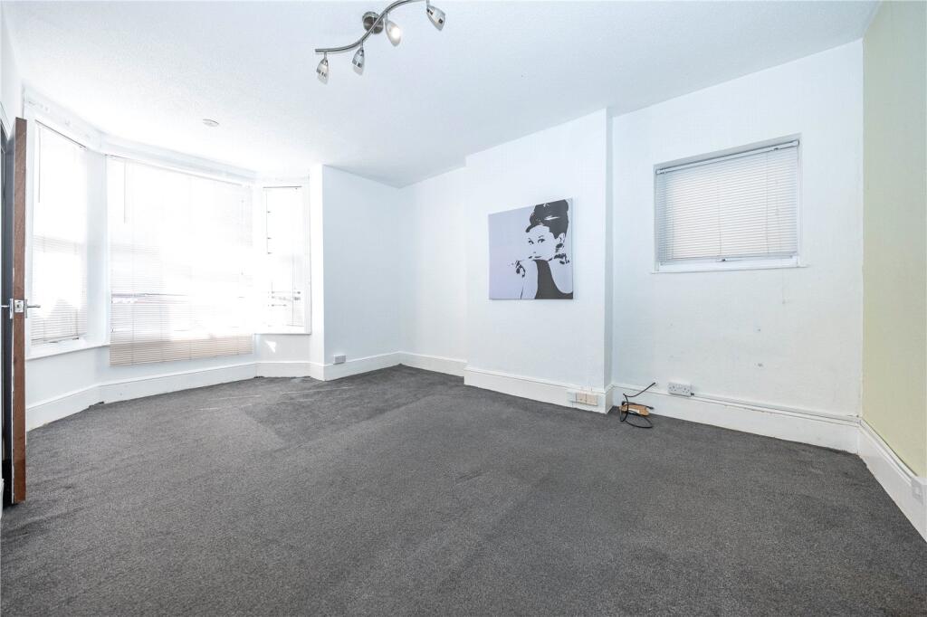 Studio flat on Hayle Road, Maidstone, ME15, £120,000