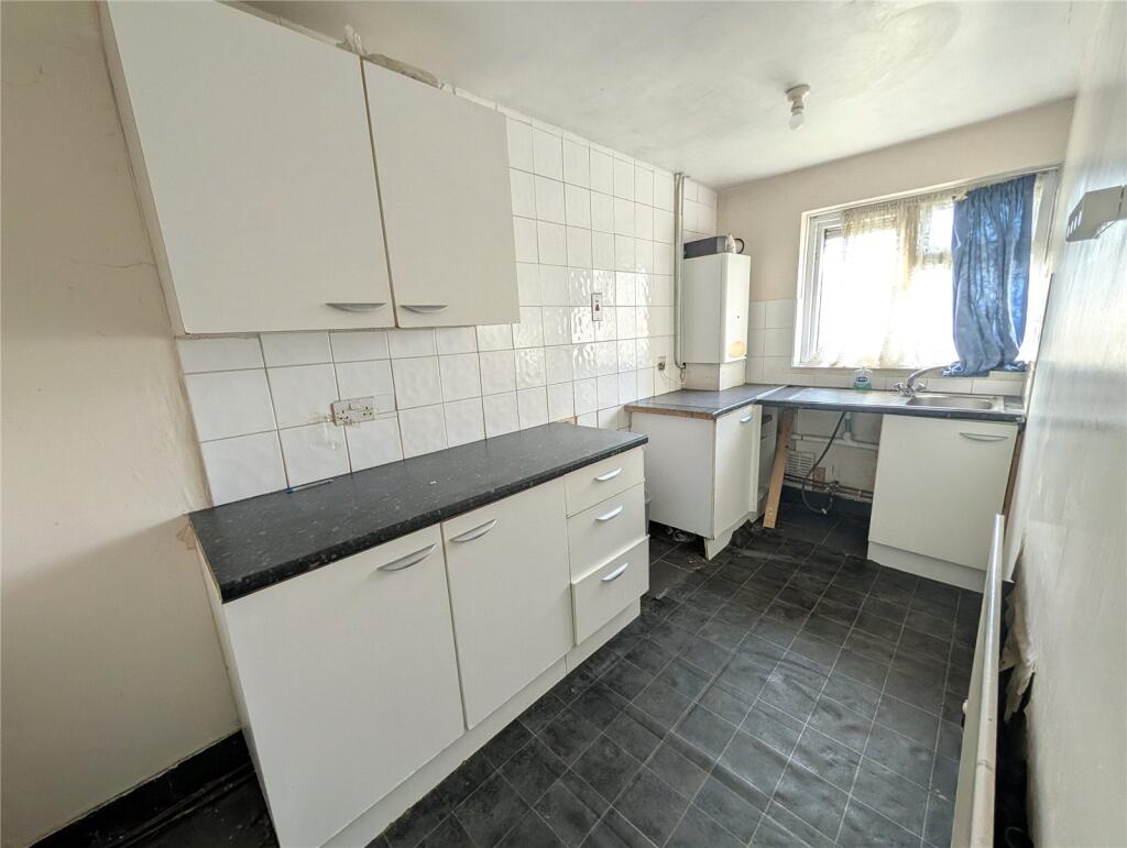 Apartment in Wolverhampton, Tettenhall - View 2