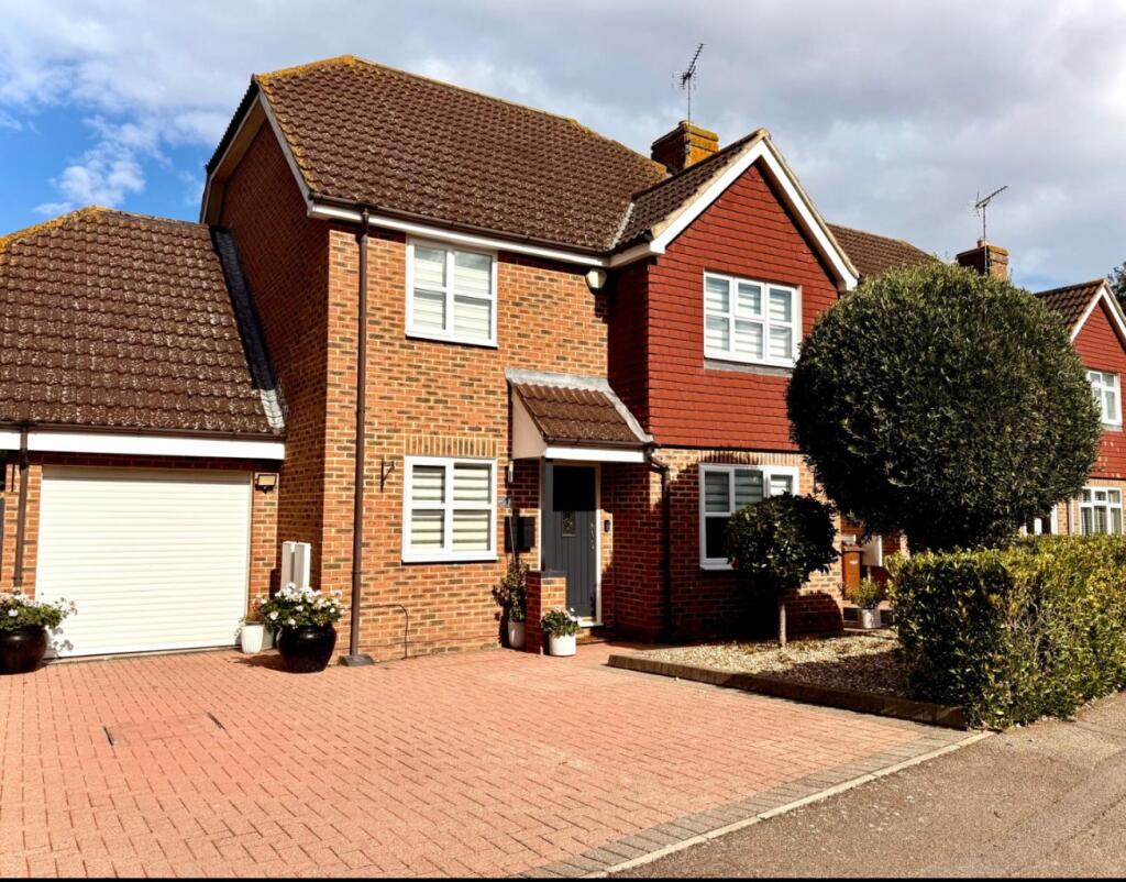 Main image of property: Oastview, Rainham, Gillingham, Kent, ME8