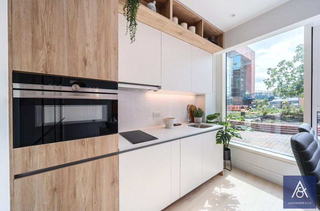 Apartment in Hemel Hempstead - View 3