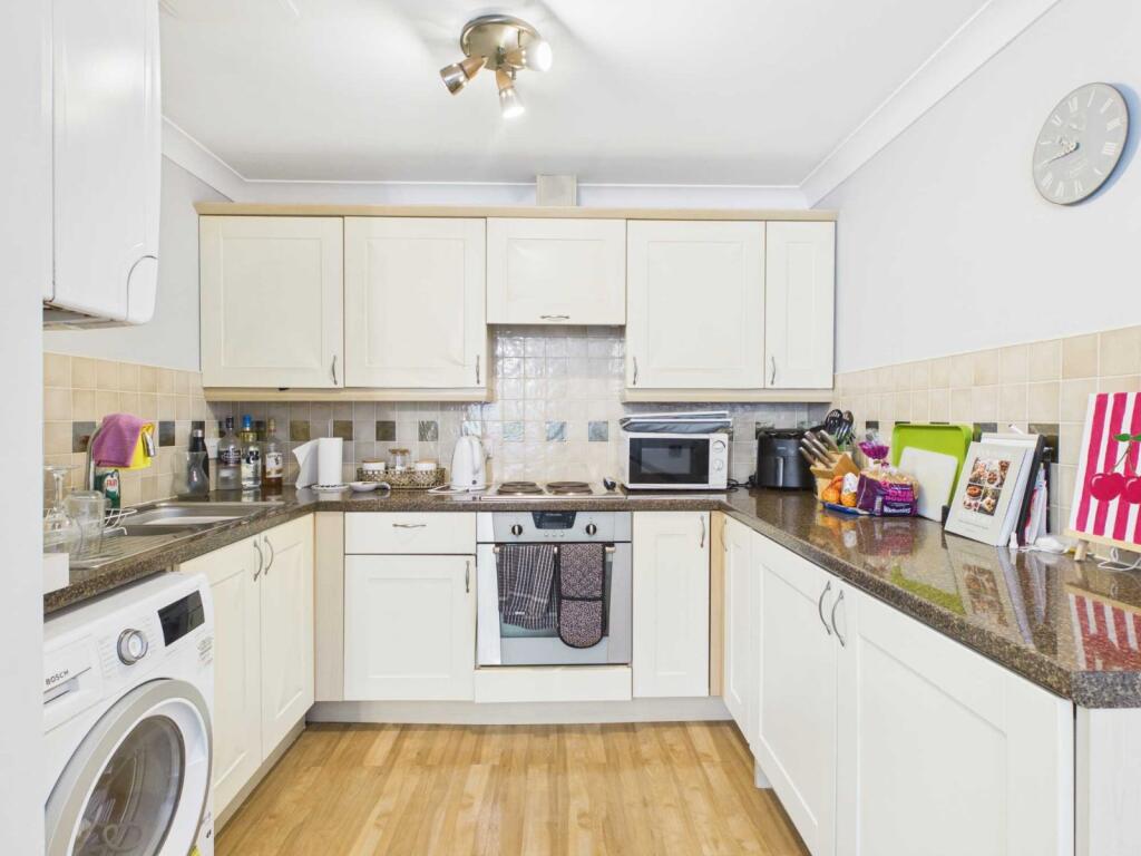 Apartment in Redditch, Webheath - View 4