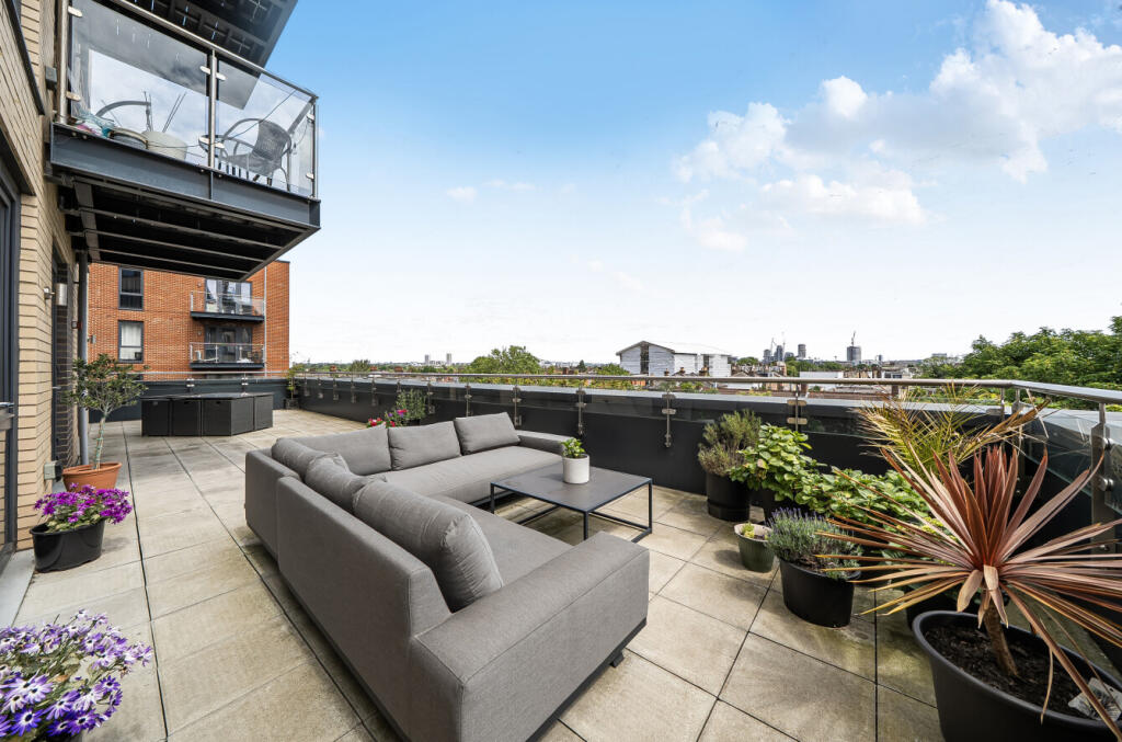 Main image of property: Bowthorpe Court, Colonnade Gardens, Acton