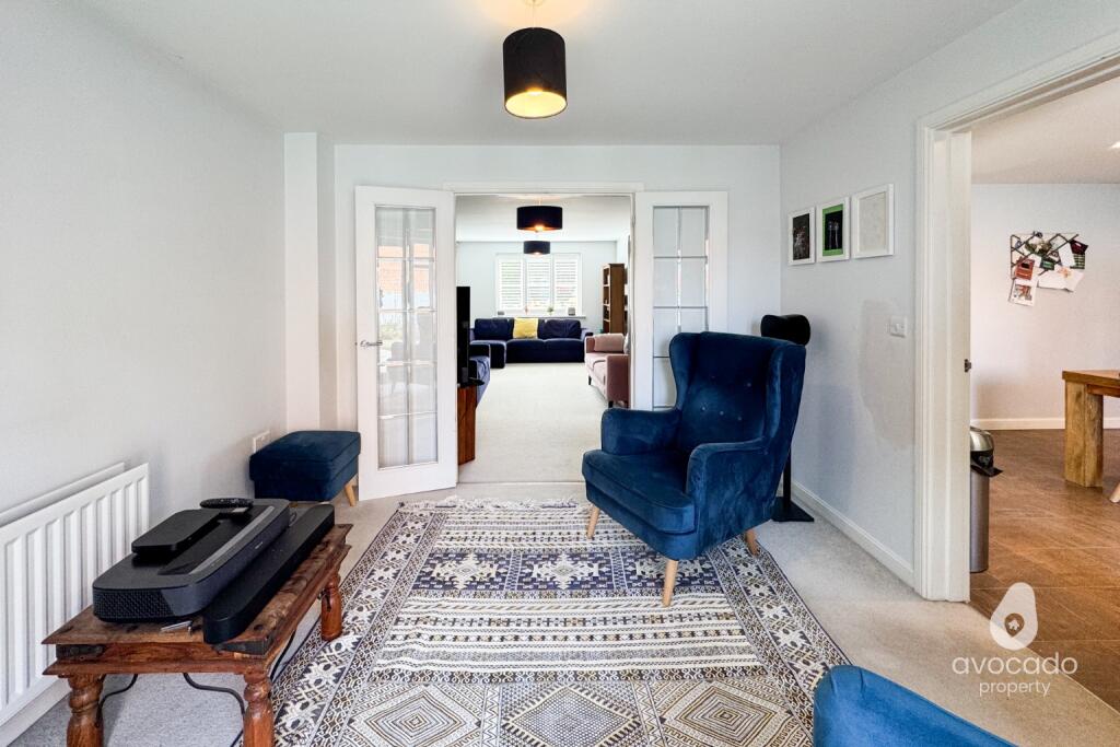 House in Three Mile Cross, Mereoak Park, Shinfield - View 4