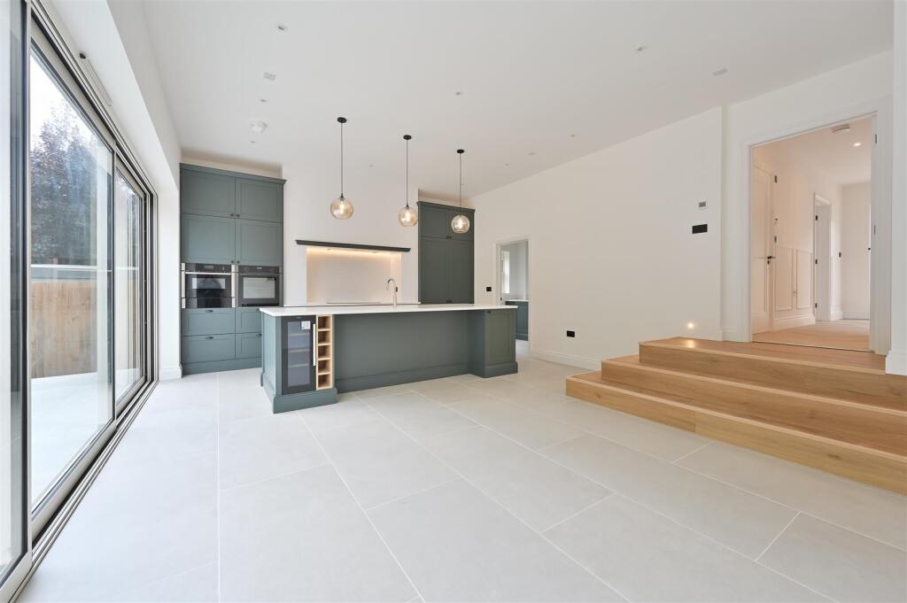 Walnut Close, Harpenden photo 4