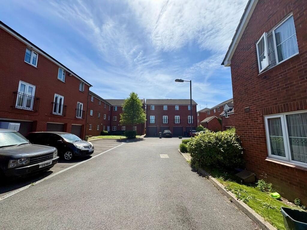 3 bedroom end of terrace house for rent