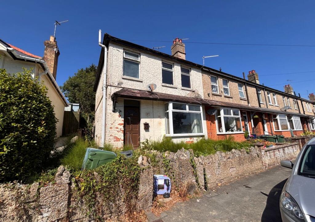 Main image of property: 42 Quarry Road, Ryde, Isle Of Wight, PO33 2TY