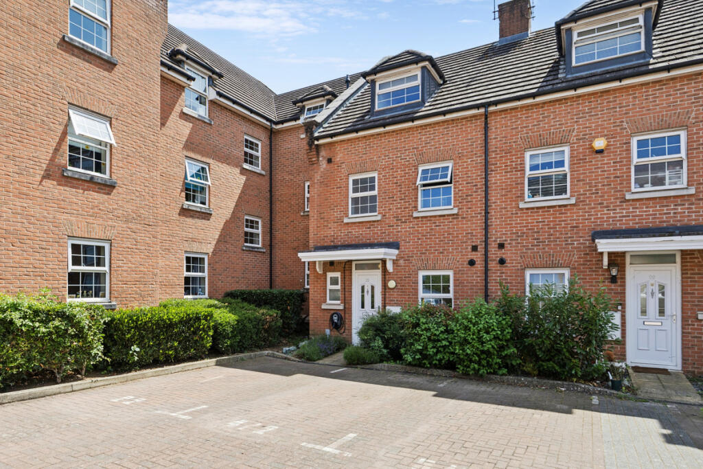 Frederick Place, Frogmore, St Albans, Hertfordshire, AL2