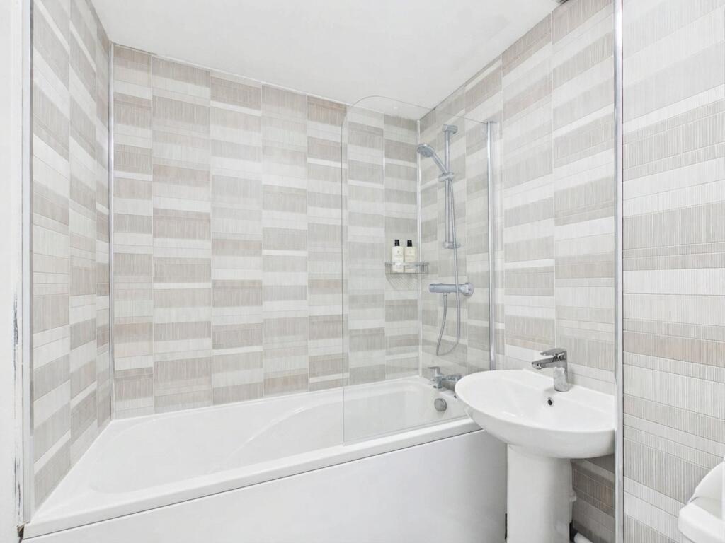 Apartment in Slough - View 4