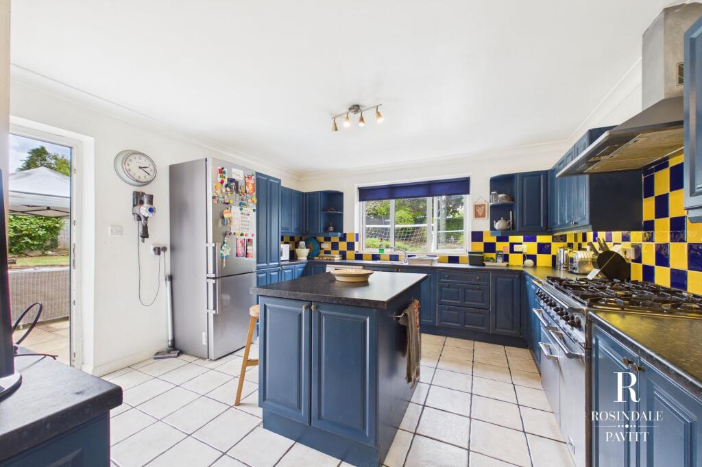House in Sutton - More